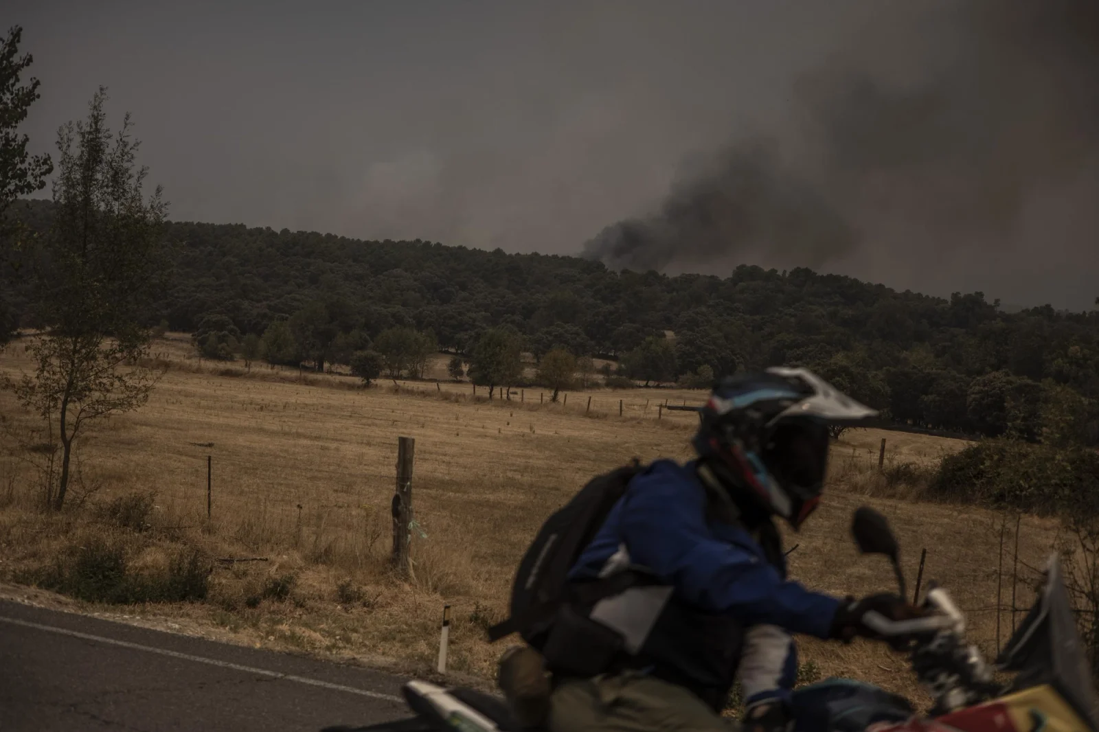 A motorcyclist rides along the CM-5100 road in the Tiétar