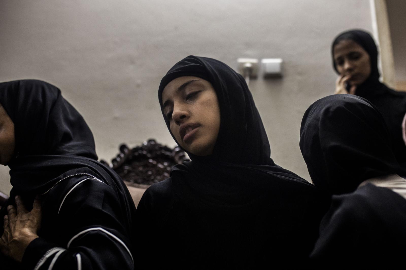 La hermana de Mohammed Abu Assad durante su funeral, muerto a causa de los disparos de las fuerzas israelíes cerca del campo de refugiados de Balata en Nablus